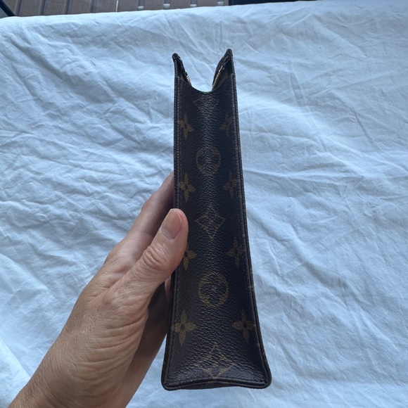 Louis Vuitton Monogram Toiletry 26 - Picture 4 of 6
